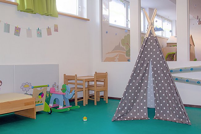 Babybetreuung Spielzeug im Kinderzimmer