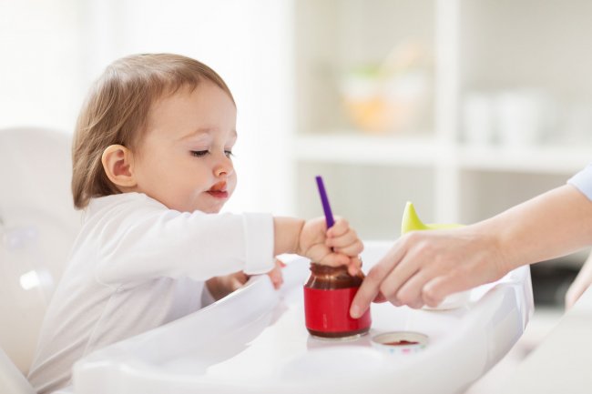 Baby beim Essen