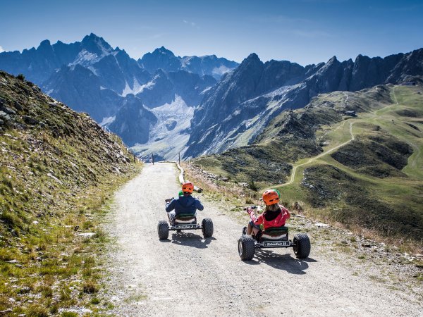 Kinder beim Mountain Coaster